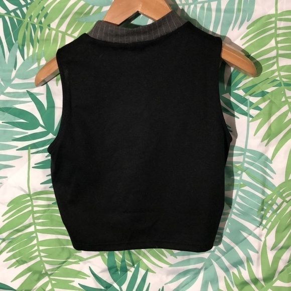 Onwelfth black pinstripe crop top size M - Picture 2 of 6